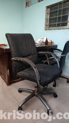 Boss table and chair